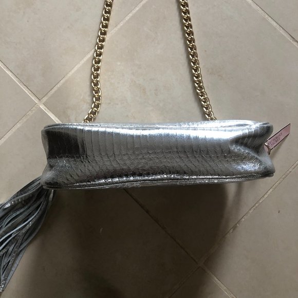 NEW - Victoria's Secret Silver Chain Link Strap Faux Snakeskin Crossbody Bag - Picture 14 of 15